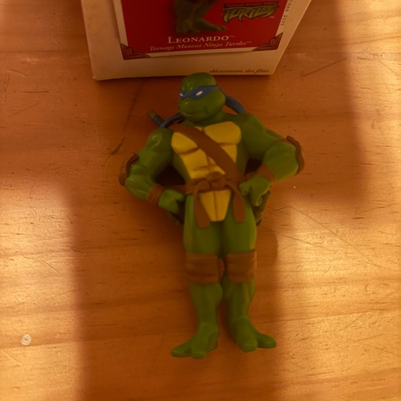 Christmas Hallmark keepsake Leonardo TMNT Ornament with Red and White Accents - Picture 3 of 4